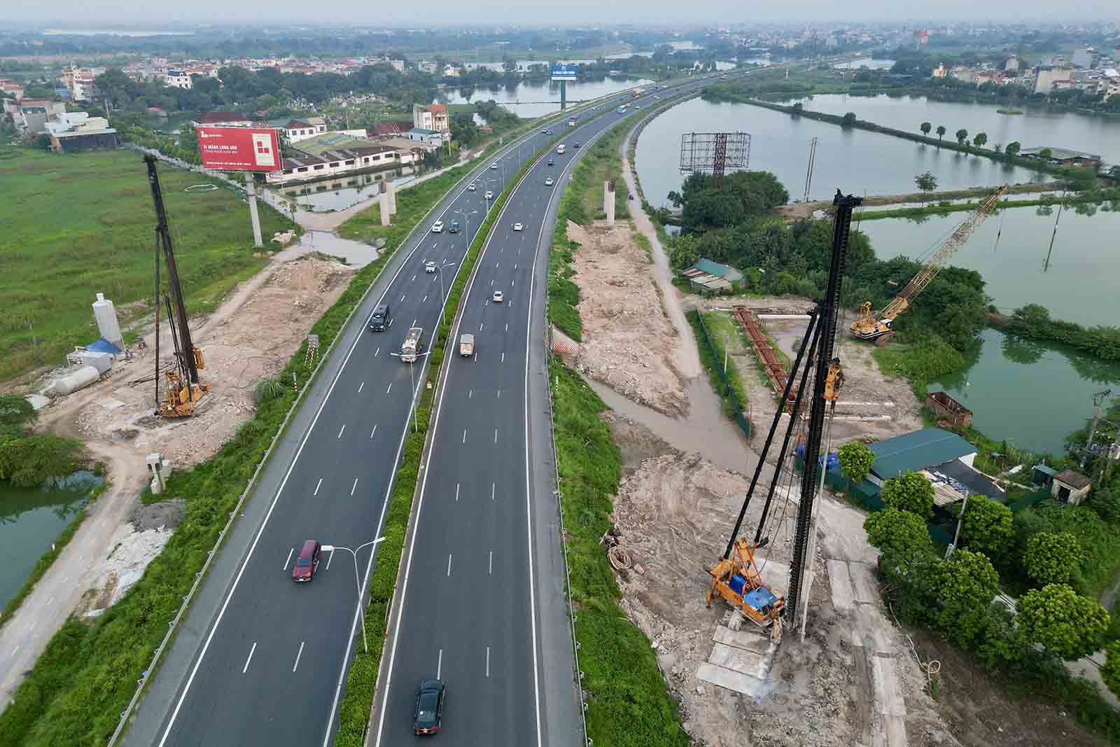 Construction of the rescue route for Phap Van - Ring Road 3 intersection begins