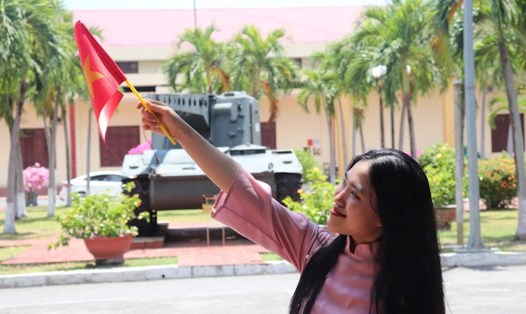 Nữ sinh viên tại Đà Nẵng tham quan Bảo tàng Quân Khu 5 trong dịp nghỉ lễ Quốc Khánh 2.9. Ảnh: Nguyễn Linh