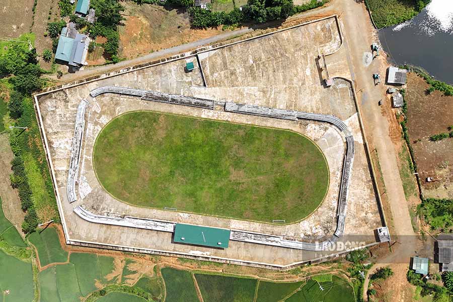 Football field size 90x55m, combined with running track around, volleyball court arranged at 2 ends of the football field.