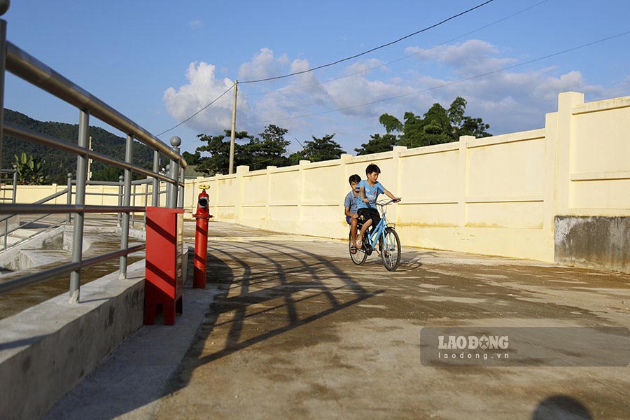 Ngoài ra còn là nơi tổ chức giao lưu văn hoá, lễ hội truyền thống, tổ chức các hội thao, hội diễn quần chúng phục vụ các ngày lễ kỷ niệm hàng năm của huyện.