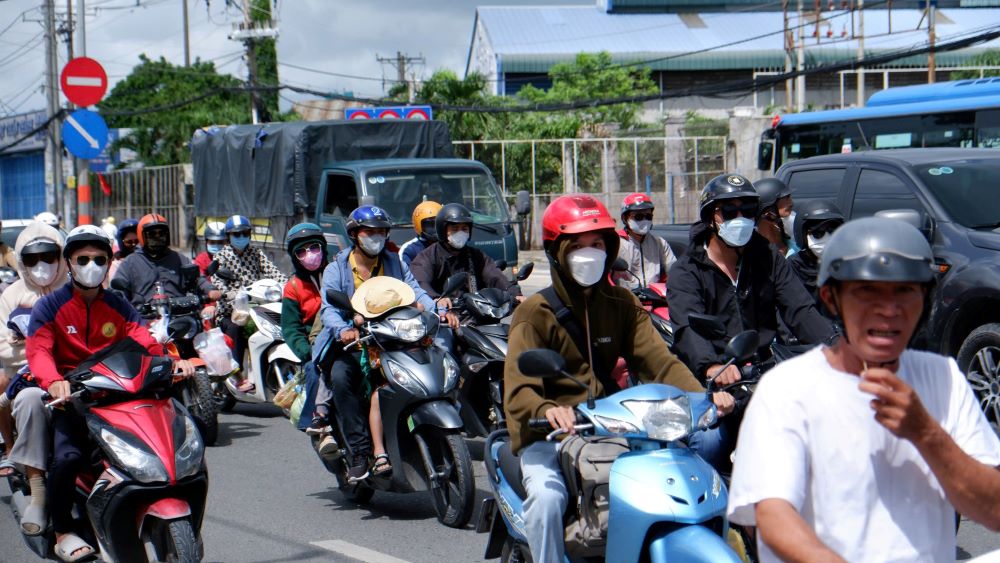 People with lots of luggage and belongings returned to Ho Chi Minh City after the holiday.