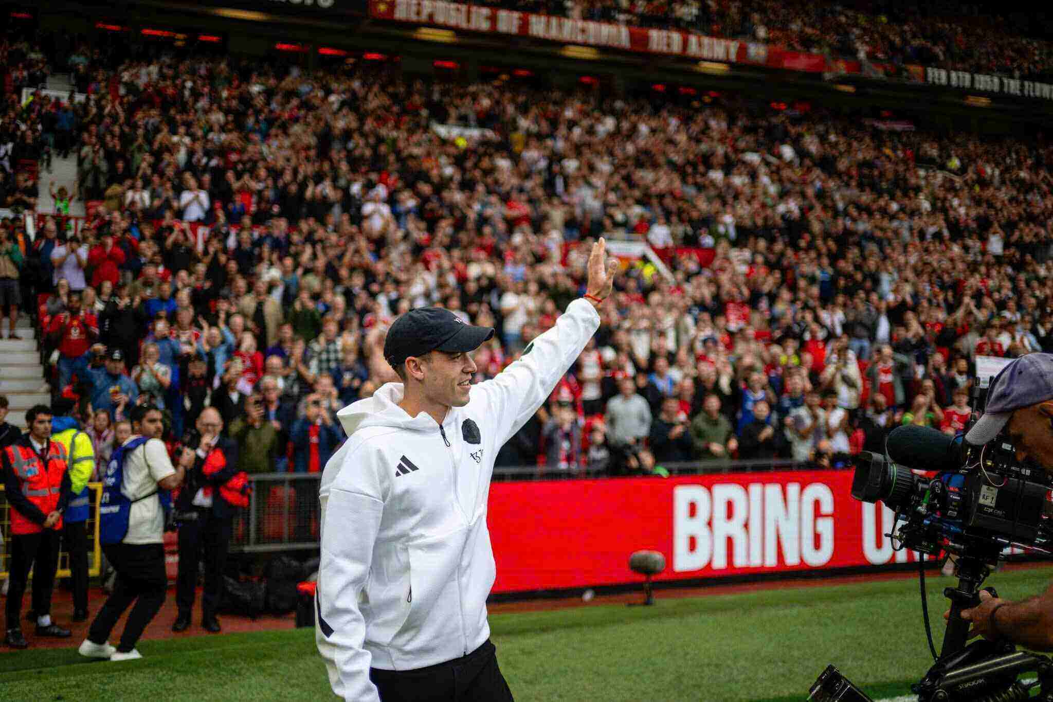 Manuel Ugarte has not played yet but is already feeling the pressure at Old Trafford. Photo: MUFC