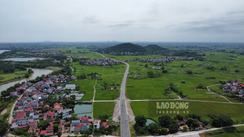 The access road in Bac Giang province has been completed for a long time. Photo: Lam Thanh