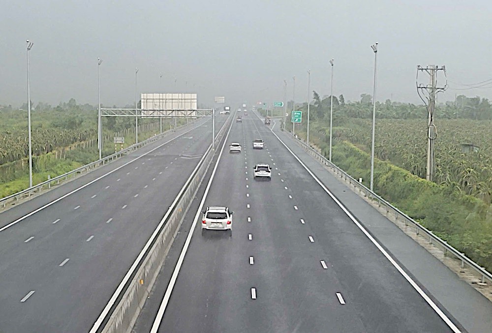 Cars traveling on the Phan Thiet - Dau Giay highway on the afternoon of September 3. Photo: Duy Tuan