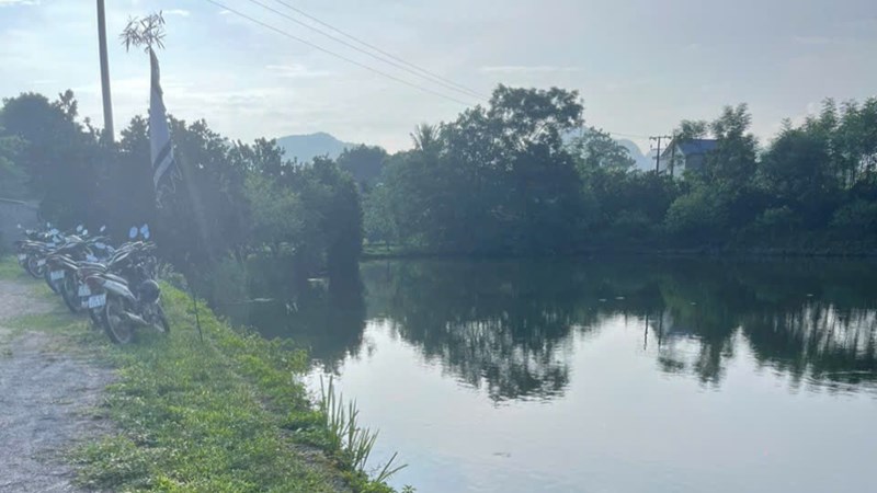 Hiện trường nơi xảy ra vụ đuối nước khiến 1 bé gái tử vong. Ảnh: Vân Anh