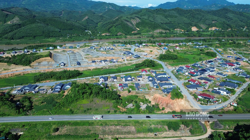 Hàng trăm hộ dân đã di dời để nhường đất xây dựng sân bay Sa Pa. Ảnh: Đinh Đại