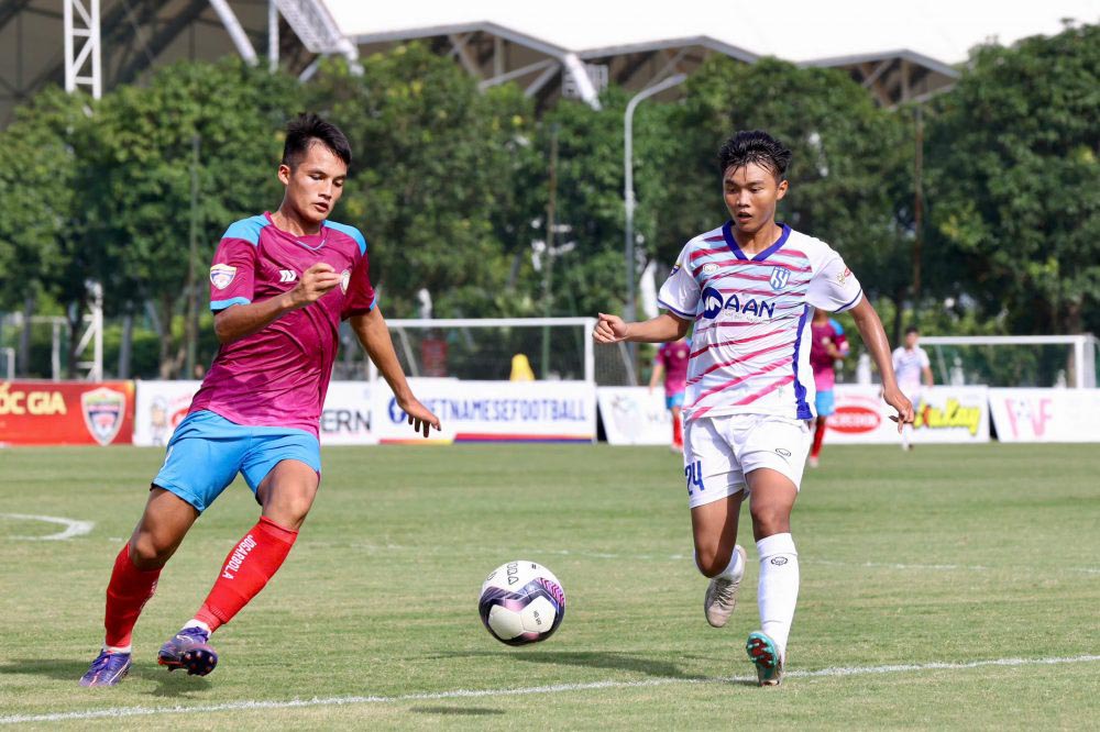 U15 Sông Lam Nghệ An có thế trận áp đảo trước U15 Thanh Hóa. Ảnh: VFF