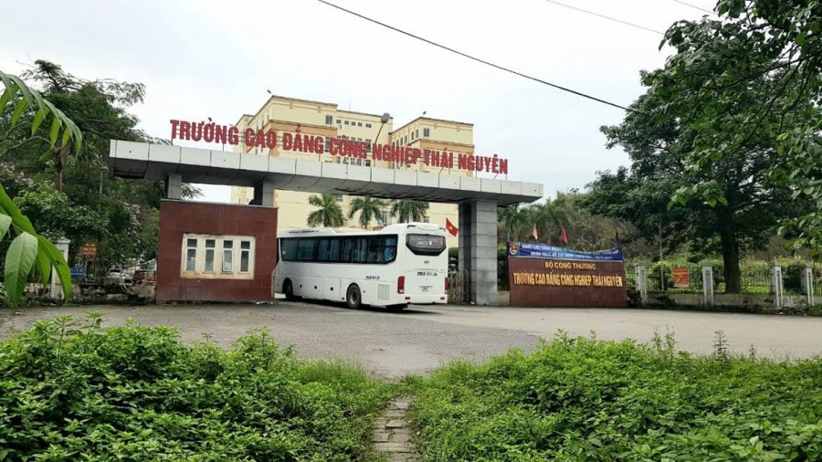 More than 10 students at Thai Nguyen Industrial College were hospitalized for treatment.