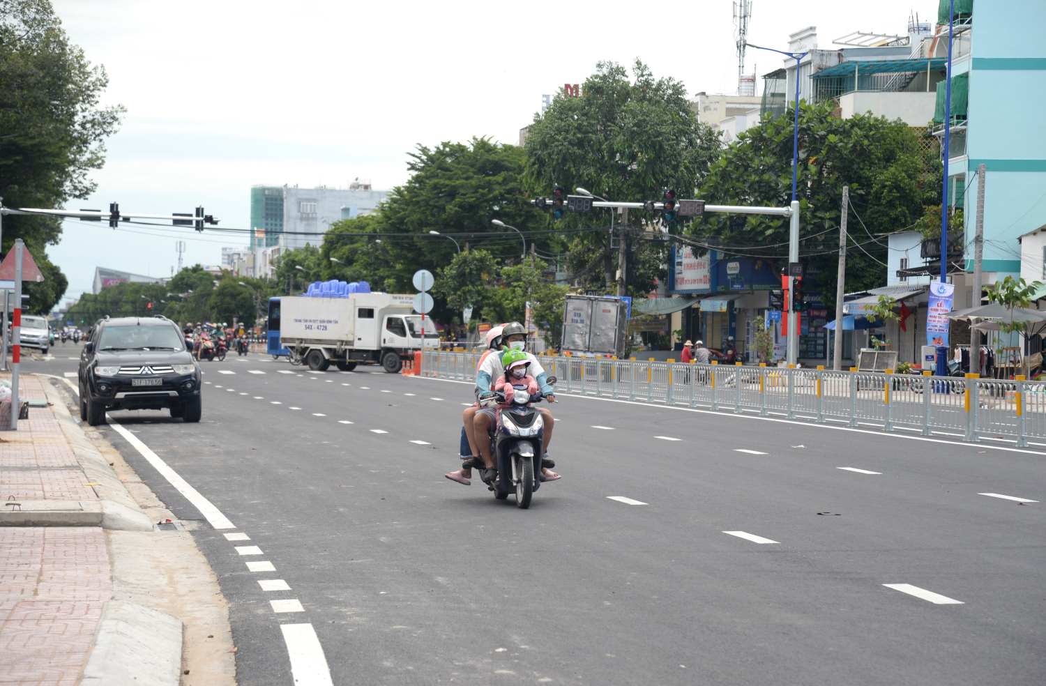 Đoạn đường mở rộng giúp hoàn chỉnh tuyến đường trục chính Tên Lửa kết nối từ đường Kinh Dương Vương đến đường Tỉnh Lộ 10.  Ảnh: Minh Quân