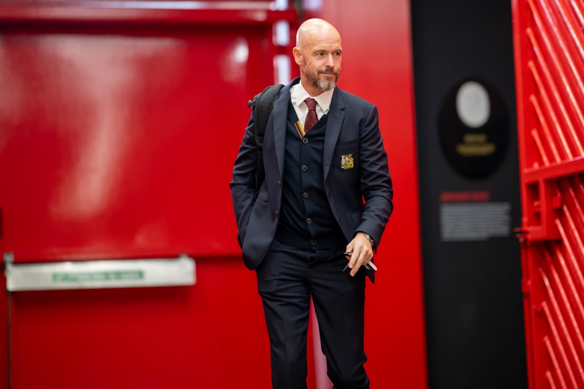 Erik ten Hag không lo bị mất việc dù Man United đang chơi rất tệ. Ảnh: Man United