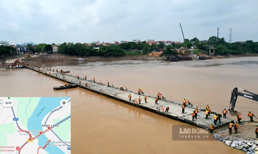 Cầu phao Phong Châu đã thông xe phục vụ người dân di lại. Ảnh: Công An.