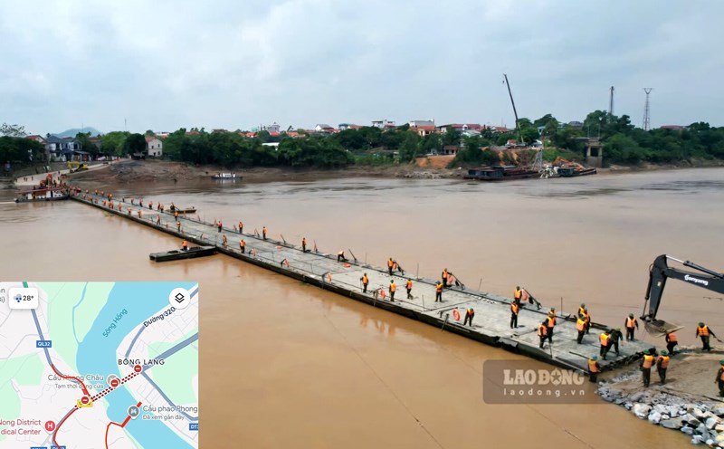 Phong Chau pontoon bridge has opened to traffic. Photo: Public Security.