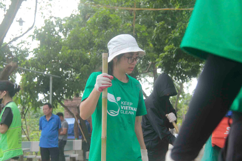 Chi Nguyen Thi Viet Phuong - Truong nhom du an Keep Vietnam Clean. Anh: PV