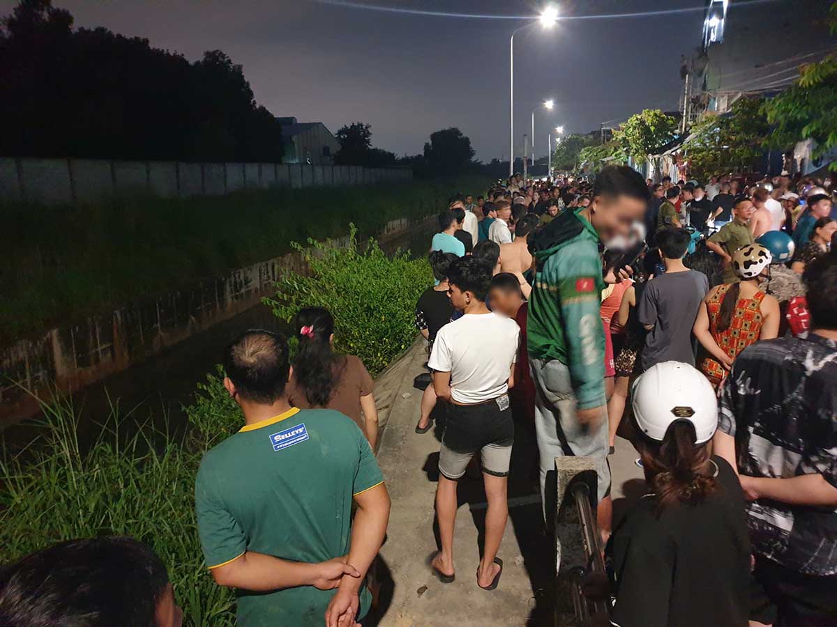 Scene of the young man's body in the wastewater canal.