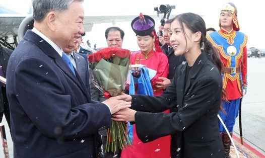 Lễ đón Tổng Bí thư, Chủ tịch nước Tô Lâm tại sân bay Thành Cát Tư Hãn. Ảnh: TTXVN
