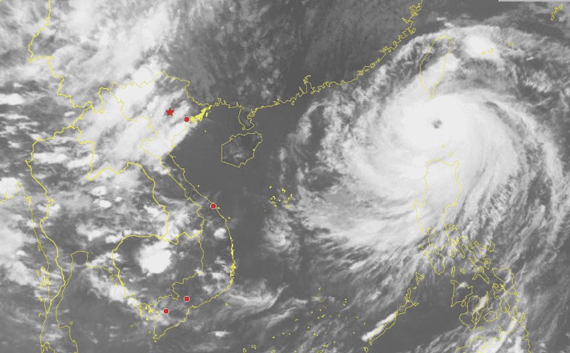 Typhoon Krathon has a strong intensity of level 15, gusting over level 17. Above is a satellite cloud image at 1:20 p.m. on September 30. Photo: Center of the National Hydrometeorological Network