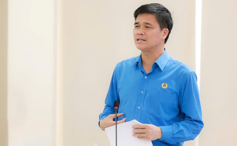 Vice President of the Vietnam General Confederation of Labor Ngo Duy Hieu gave his opinion on the Draft Regulation on the working coordination relationship between the Central and equivalent trade unions and provincial and municipal labor federations. Photo: Hai Nguyen