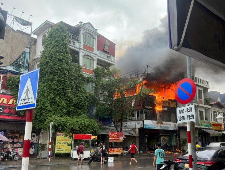 Tang 3 cua nha hang Vua Ba ba chay ngun ngut. Anh: Cong an Hai Phong