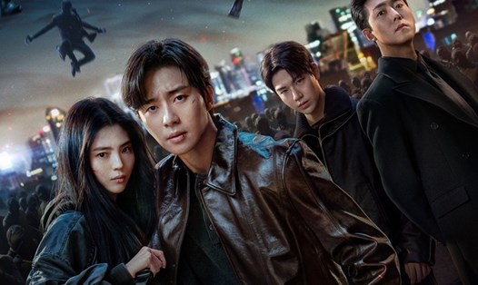 Park Seo Joon, Han So Hee và diễn viên phim “Sinh vật Gyeongseong 2”. Ảnh: Nhà sản xuất