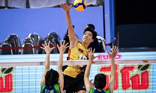 Bích Tuyền thi đấu ấn tượng tại giải bóng chuyền vô địch các câu lạc bộ nữ châu Á 2024. Ảnh: AVC