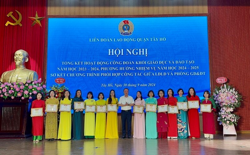More than 6.3 billion VND for education sector trade union activities. Photo: Hoang Loc
