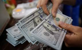 US dollar falls to record low, is there any chance of recovery? Photo: Reuters.