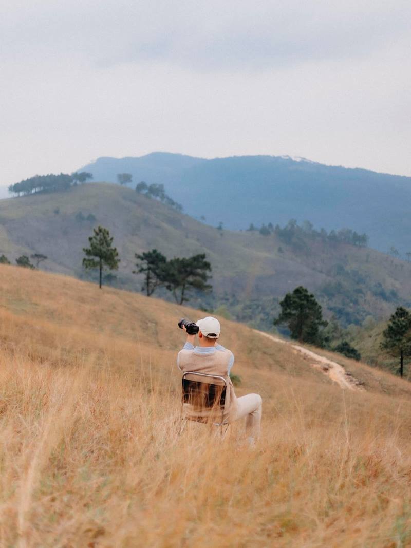 Ngon doi khoac len minh lop ao mau co chay, mang net hoang so, tro thanh phong nen chup anh song ao cuc dinh. Anh: Ngoc Cong