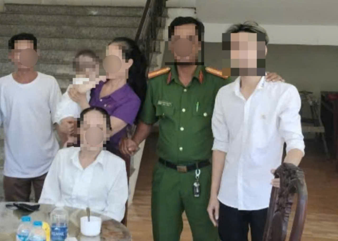 Gia đình người phụ nữ đã nhận lại cháu bé ở TP Phú Quốc. Ảnh: Công an cung cấp