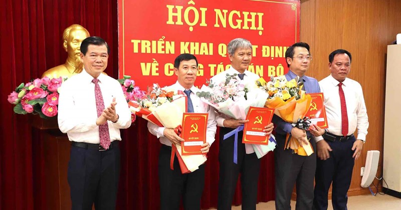Dong Nai Provincial Party Committee mobilized 3 officials to be Party Secretaries of Cam My, Nhon Trach and Vinh Cuu Districts. Photo: Ha Anh Chien