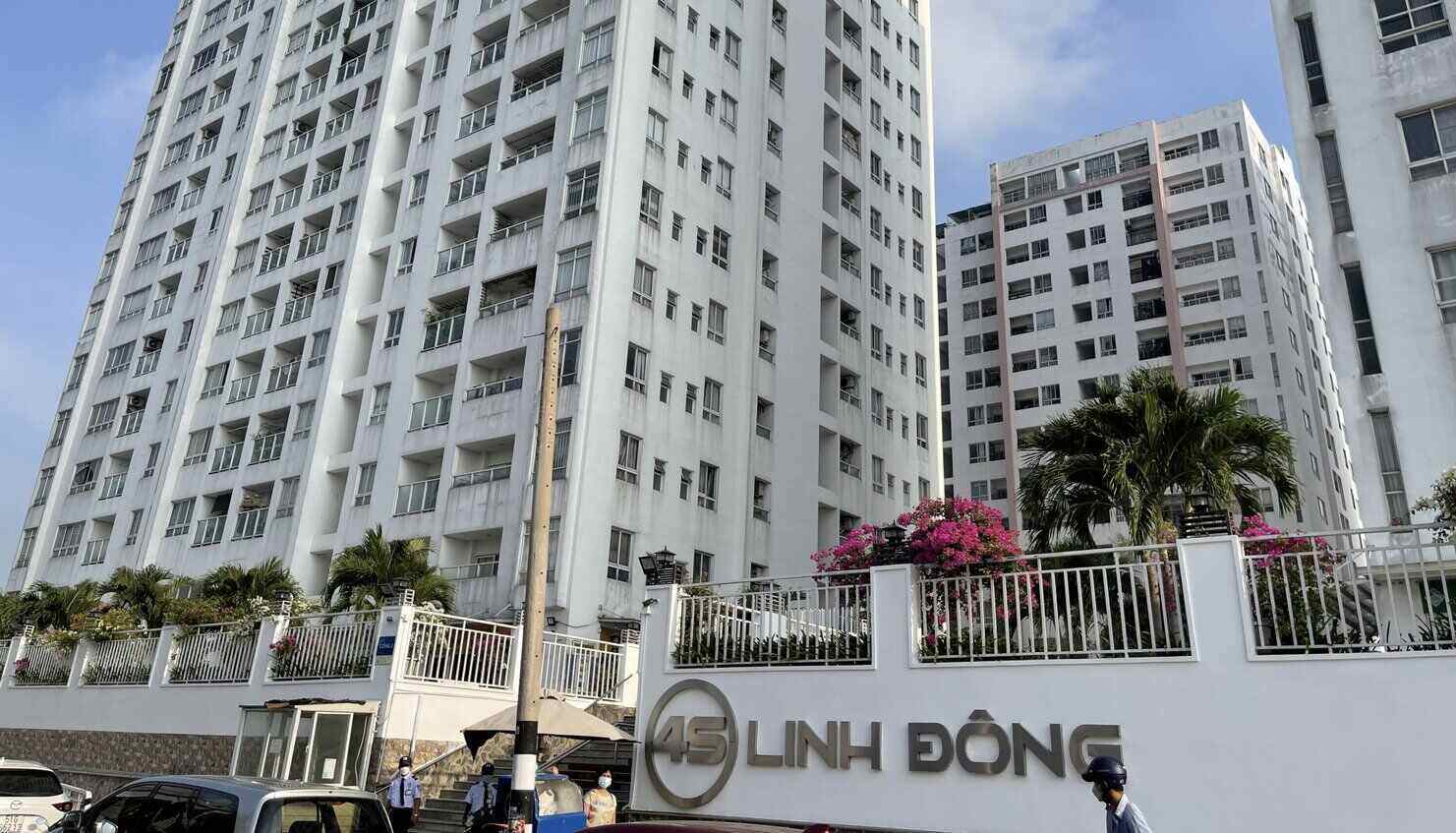 People are hoping that the bottleneck in issuing pink books will be resolved as soon as possible. Photo: Anh Dung