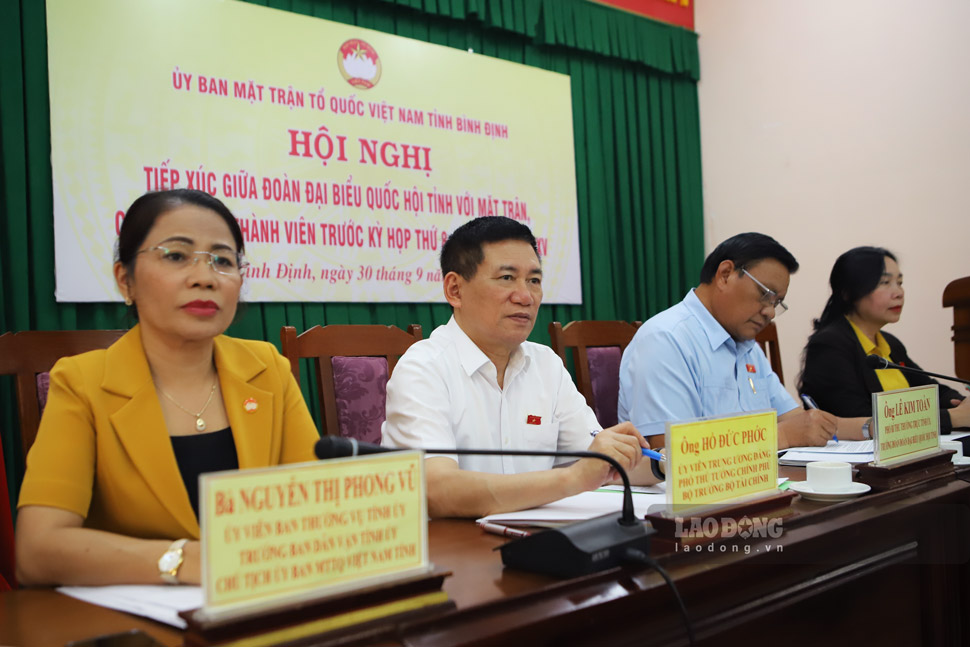 Phó Thủ tướng Chính phủ Hồ Đức Phớc và đoàn ĐBQH tỉnh Bình Định tiếp xúc cử tri trước Kỳ họp thứ 8, Quốc hội khóa XV. Ảnh: Hoài Luân