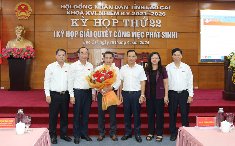 Ông Nguyễn Xuân Nhẫn - Trưởng Ban dân tộc tỉnh Lào Cai đắc cử Ủy viên UBND tỉnh. Ảnh: Quỳnh Trang