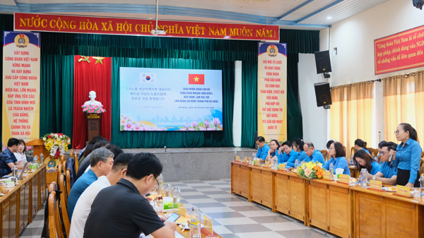 LĐLĐ thành phố Đà Nẵng đón tiếp, làm việc với Đoàn công tác Công đoàn thành phố Masan, Hàn Quốc. Ảnh: Tường Minh