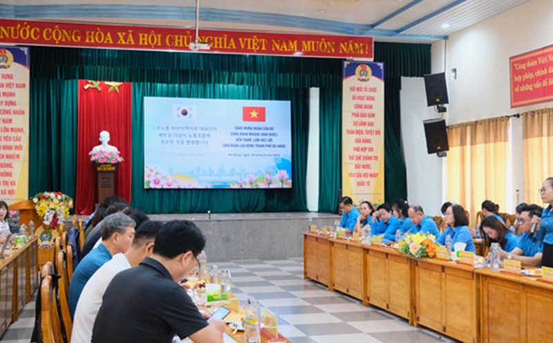 Da Nang City Labor Federation welcomed and worked with the delegation of Masan City Labor Union, Korea. Photo: Tuong Minh