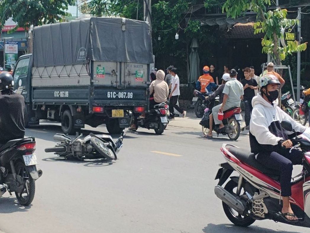 4 người bị đâm thương tích khi truy bắt cướp trên đường phố. Ảnh: Dương Bình