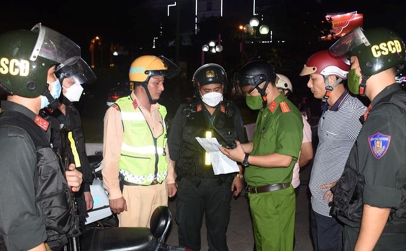 Thanh Hoa police patrol and handle violations. Illustration photo: Thanh Hoa Provincial Police
