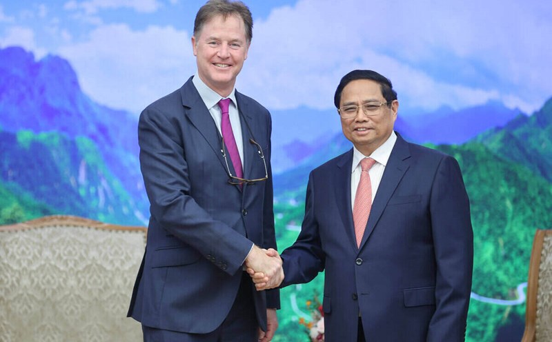 At a meeting with Prime Minister Pham Minh Chinh, Meta's leaders said the group will expand production of Meta's latest mixed virtual reality device - Quest 3S in Vietnam by 2025. Photo: VGP