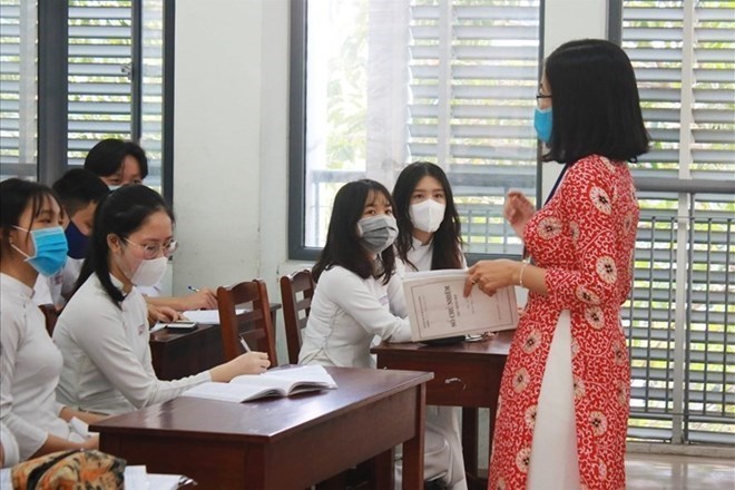 Salary arrangement for Grade III Primary School Teachers is implemented according to Circular 02/2021/TT-BGDDT. Illustration photo: Van Trang