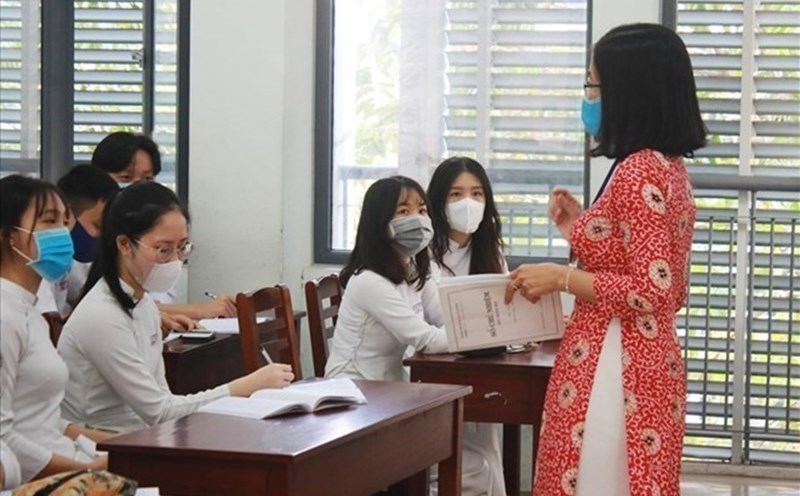 Salary arrangement for Grade III Primary School Teachers is implemented according to Circular 02/2021/TT-BGDDT. Illustration photo: Van Trang