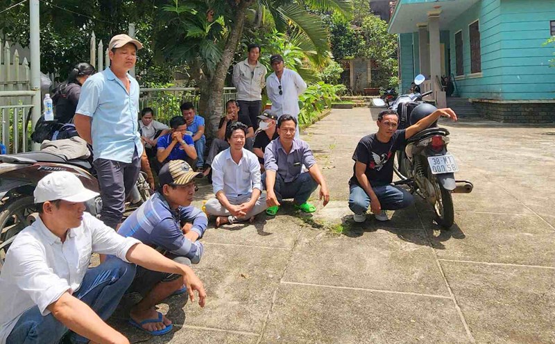 Many workers at Bao Loc Waste Treatment Plant are owed wages. Photo: Hoai Thanh
