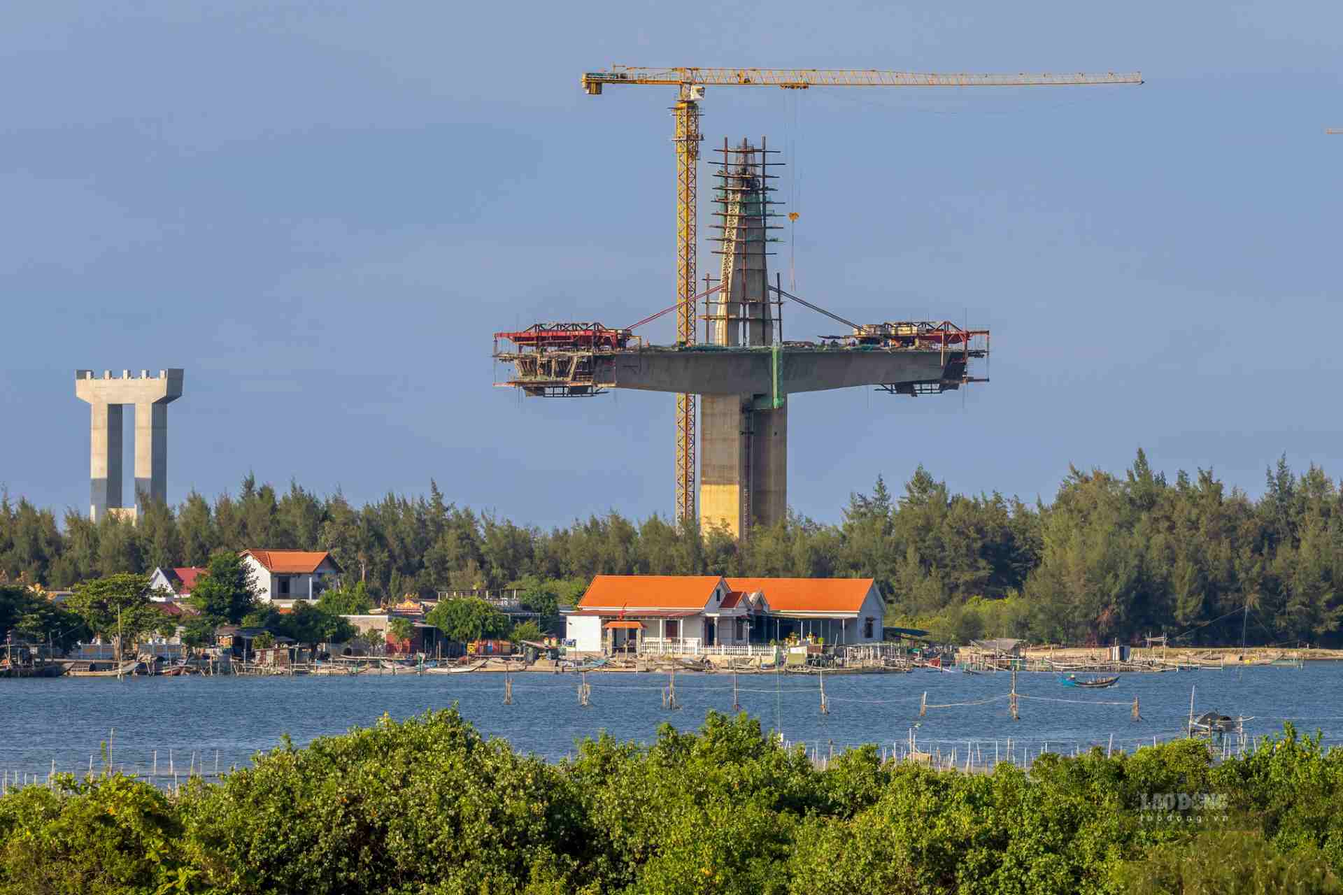 The project is invested by the Thua Thien Hue Provincial Traffic Construction Investment Project Management Board. The construction time to complete phase 1 is 3 years from the commencement date.