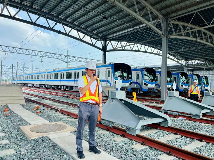 Japanese experts participate in practical training at Metro Line 1 project. Photo: Minh Quan