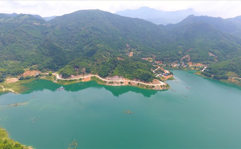 Dự kiến tuyến cao tốc Hoà Bình - Mộc Châu sẽ đi qua vùng lòng hồ Hoà Bình. Ảnh: Minh Nguyễn