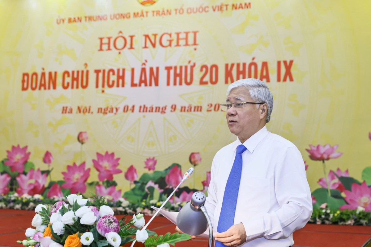 Member of the Politburo, Secretary of the Party Central Committee, Chairman of the Central Committee of the Vietnam Fatherland Front Do Van Chien delivered the opening speech at the conference. Photo: Pham Dong