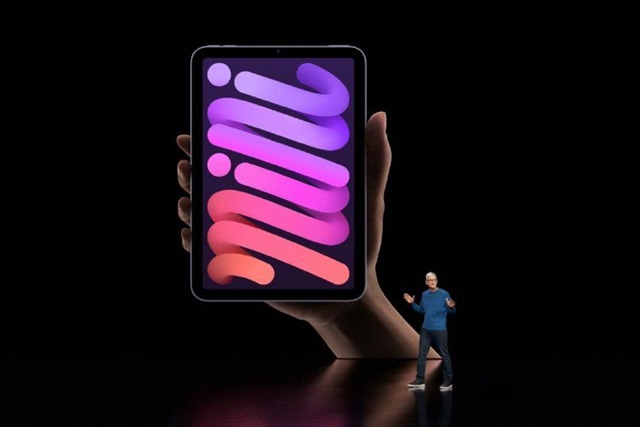 Apple officially uses OLED screens for iPhone product lines from next year. Photo: AFP