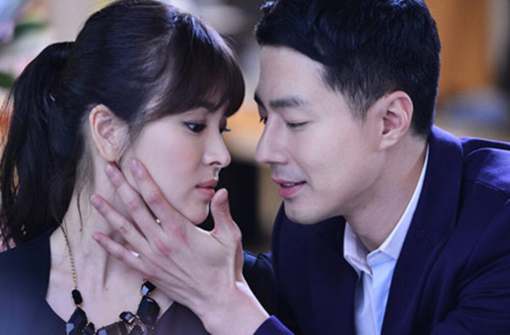Ju In Sung và Song Hye Kyo trong phim "Gió mùa đông năm ấy". Ảnh: Naver