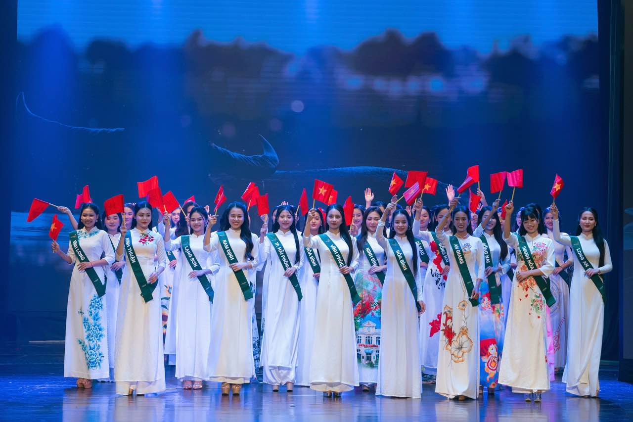 Vì sao Hoa hậu về du lịch nhưng thi Miss Supranational?