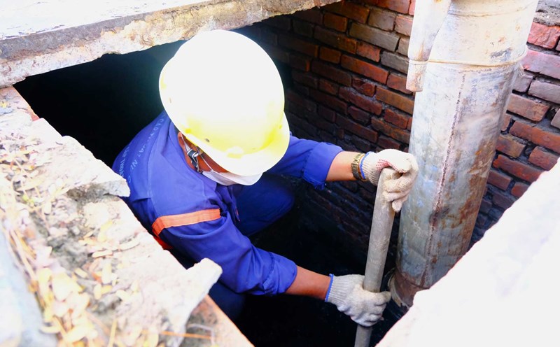 Người lao động làm việc trong môi trường độc hại, nguy hiểm sẽ được nghỉ hưu sớm. Ảnh: Phương Ly