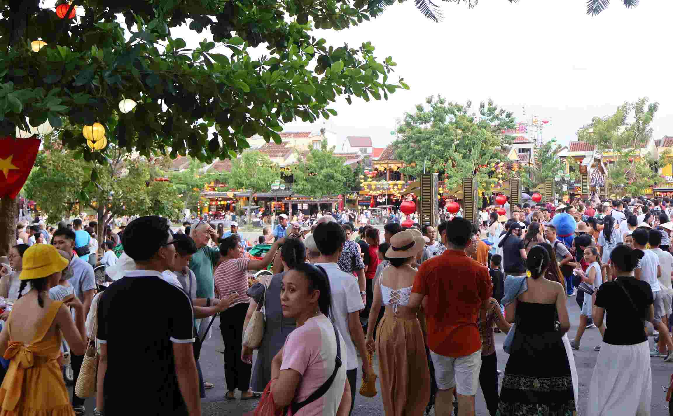 Lượng khách du lịch đến Quảng Nam dịp lễ Quốc Khánh năm nay tăng 16% so cùng kỳ. Ảnh: An Thượng