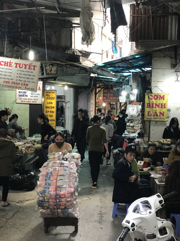 Dong Xuan market alley is small but always bustling. Photo: An Le